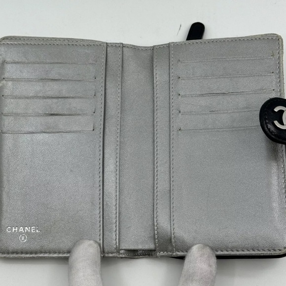Chanel Camellia Compact Black Bi-fold wallet - Picture 6 of 11